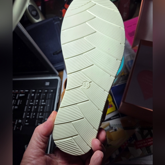 VJH Comfort Women's Camel Brown Sandals Size 5.5 - Picture 3 of 5